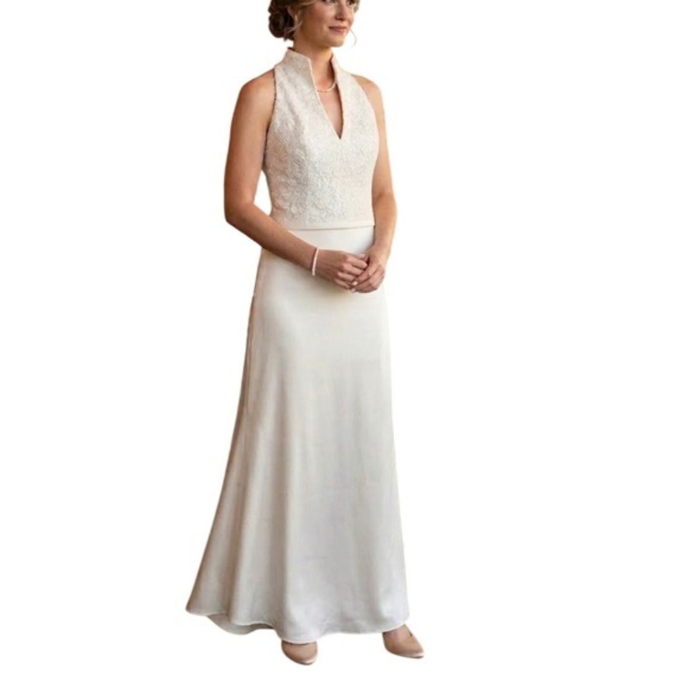 CARMEN MARC VALVO Women 8 Elegant Beaded Floral Pattern Ivory Bridal 2piece Set